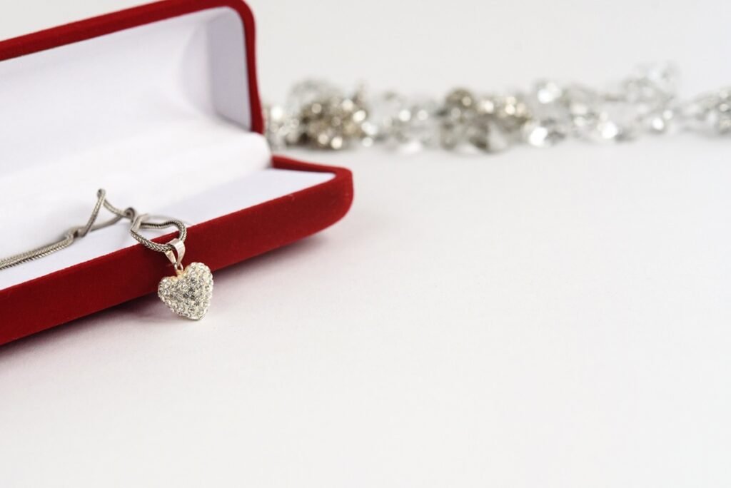 diamond pendant jewelry