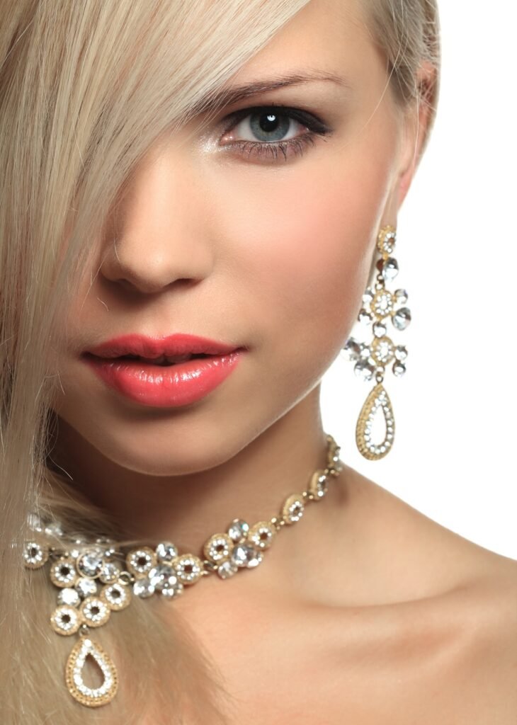 How-to-Pick-Jewelry-for-a-Cocktail-Party